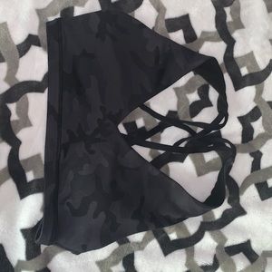 Ptula camo sports bra